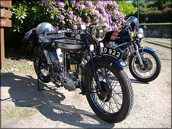Zeitzeugen: Norton - Moto Guzzi bei Dhoon